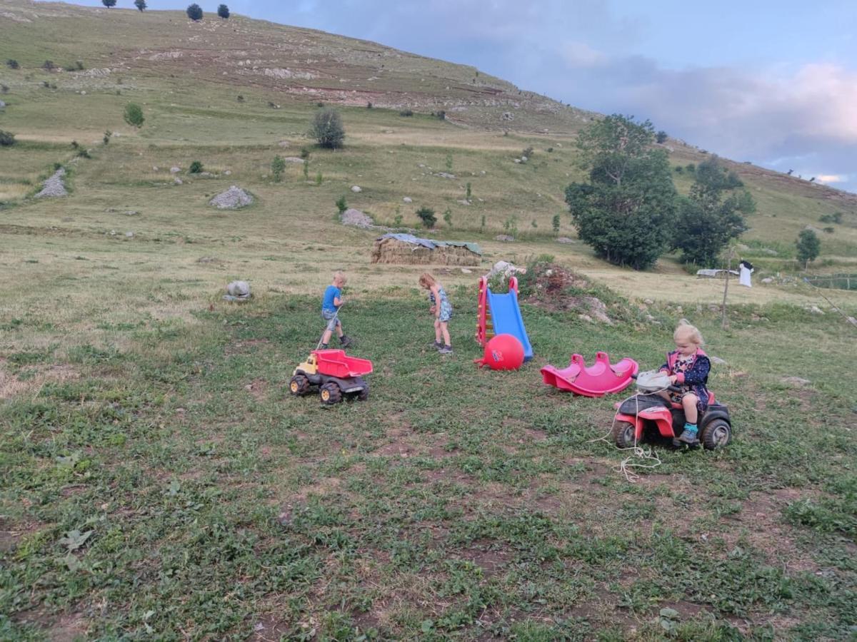 Na Krovu Svijeta Gornji Lukomir Bagian luar foto